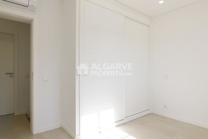 Image No.19-3 Bed Villa for sale