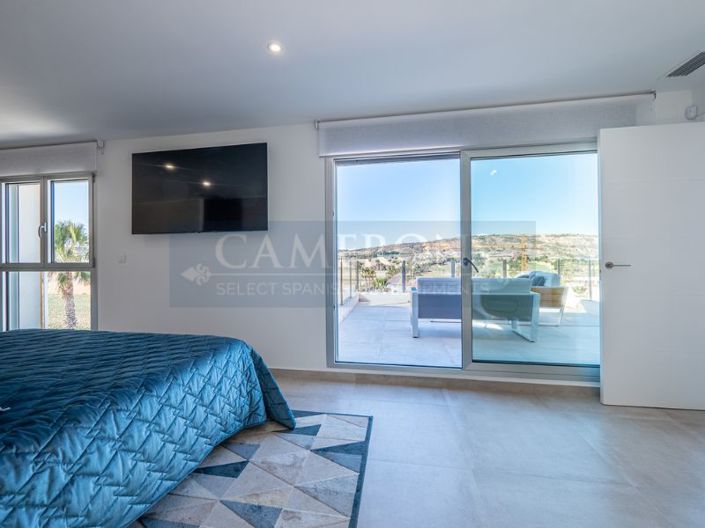 Image No.2-4 Bed Villa for sale