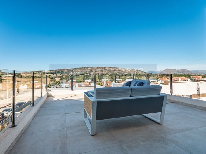 Image No.6-4 Bed Villa for sale