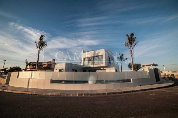 Image No.14-3 Bed Villa for sale