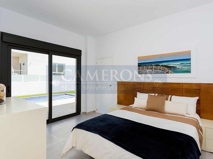 Image No.10-3 Bed Property for sale