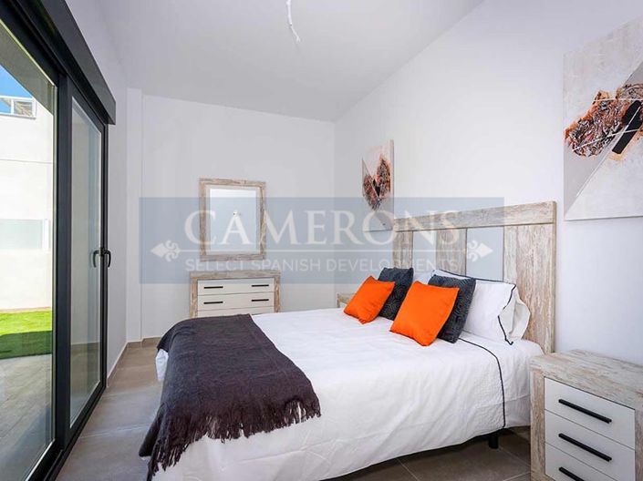 Image No.25-3 Bed Property for sale