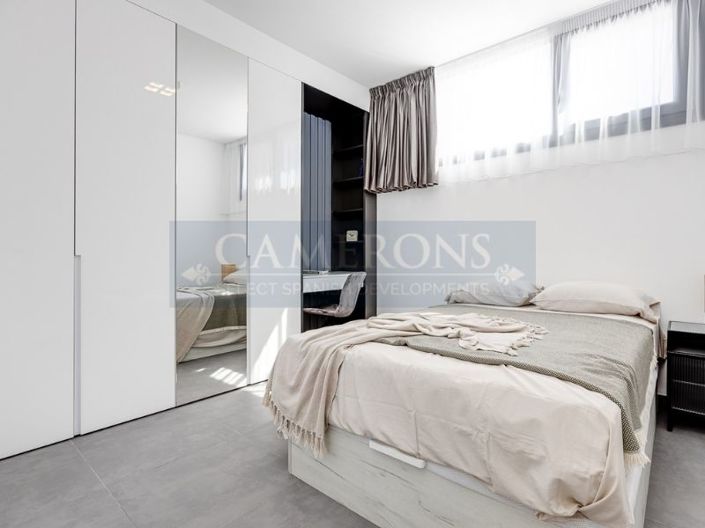 Image No.20-4 Bed Property for sale