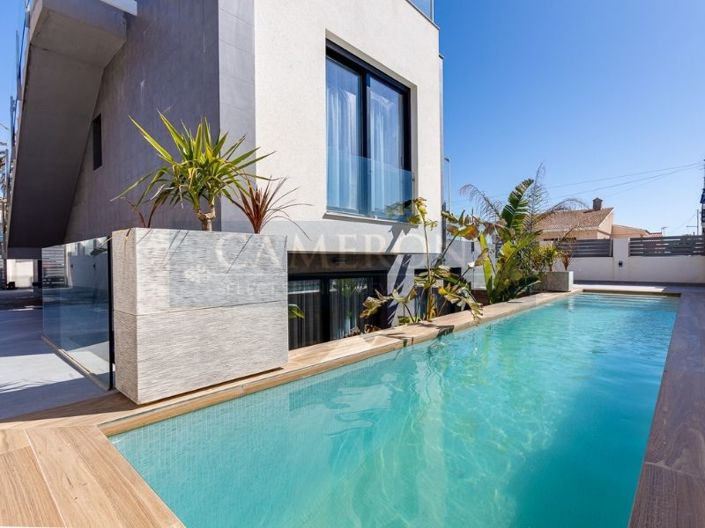 Image No.3-4 Bed Property for sale