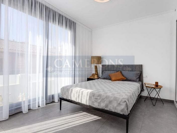 Image No.23-4 Bed Property for sale