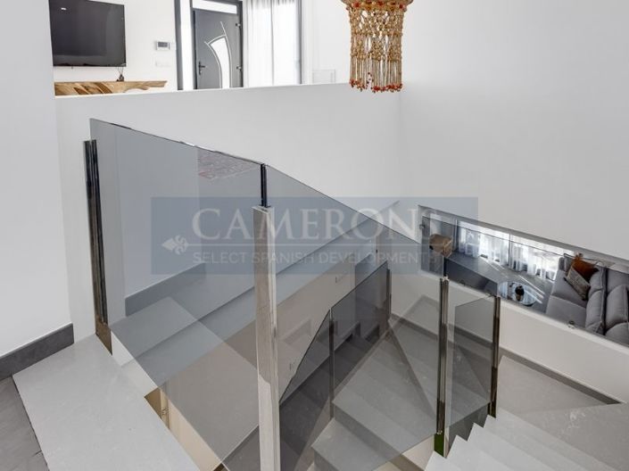 Image No.32-4 Bed Property for sale