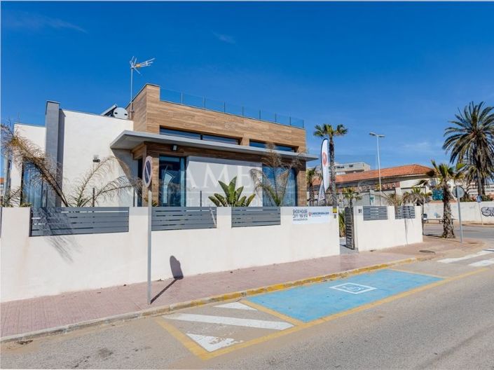 Image No.5-4 Bed Property for sale