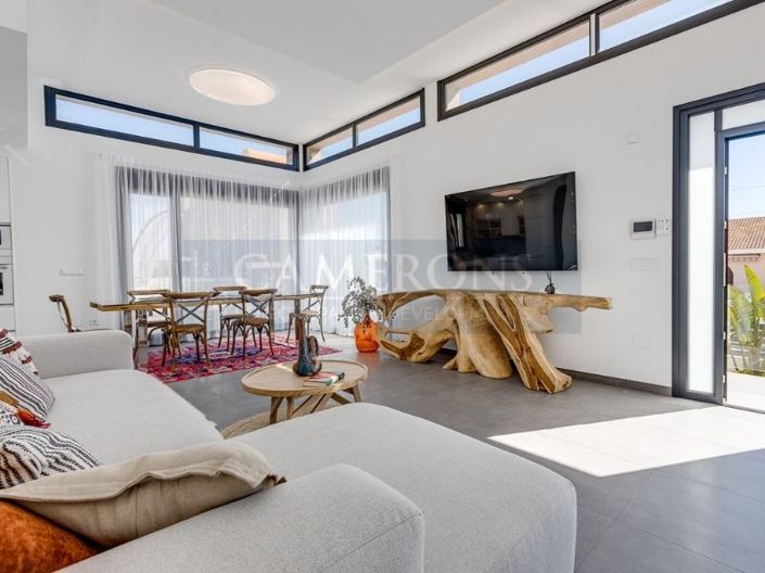 Image No.8-4 Bed Property for sale