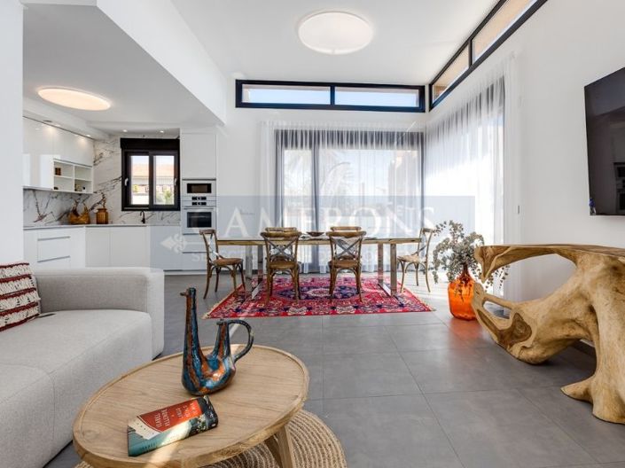 Image No.9-4 Bed Property for sale