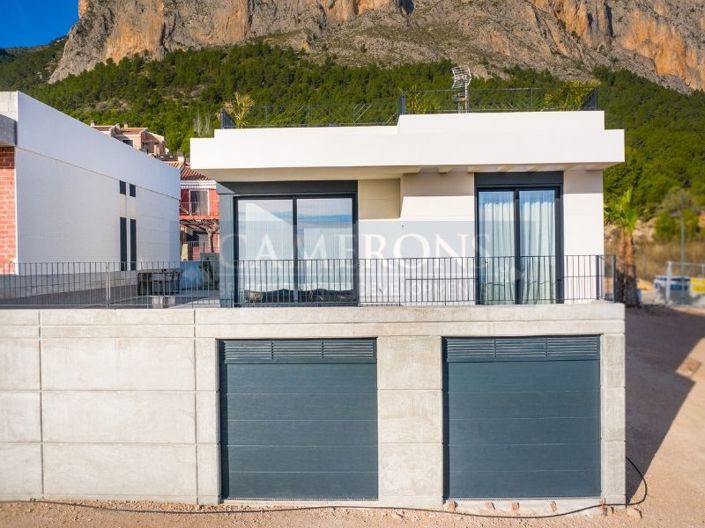 Image No.3-3 Bed Property for sale