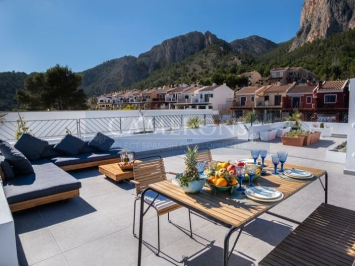 Image No.4-3 Bed Property for sale