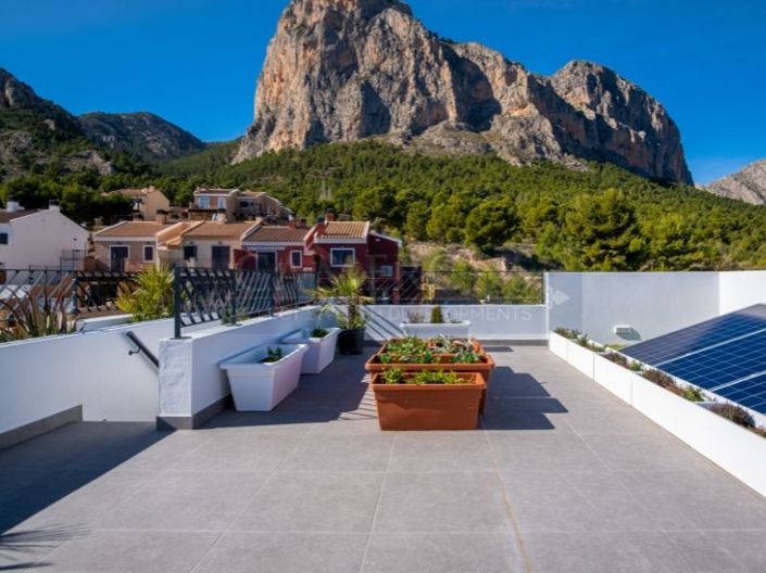 Image No.6-3 Bed Property for sale