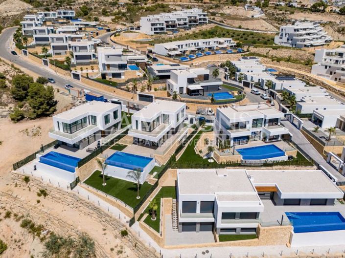 Image No.32-4 Bed Villa for sale