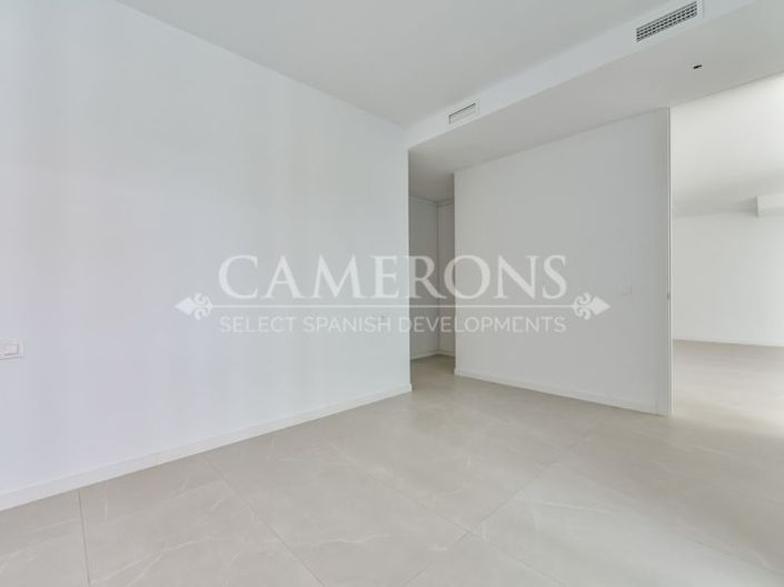 Image No.17-4 Bed Property for sale