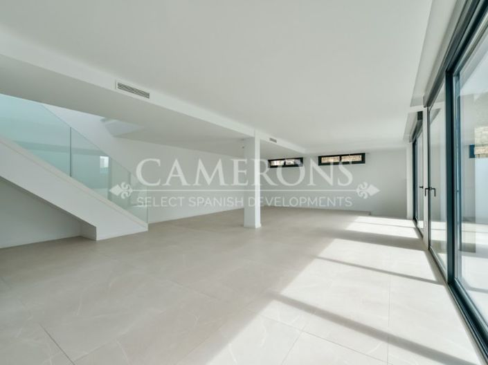 Image No.18-4 Bed Property for sale