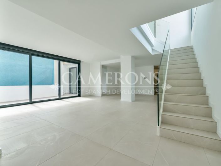 Image No.20-4 Bed Property for sale