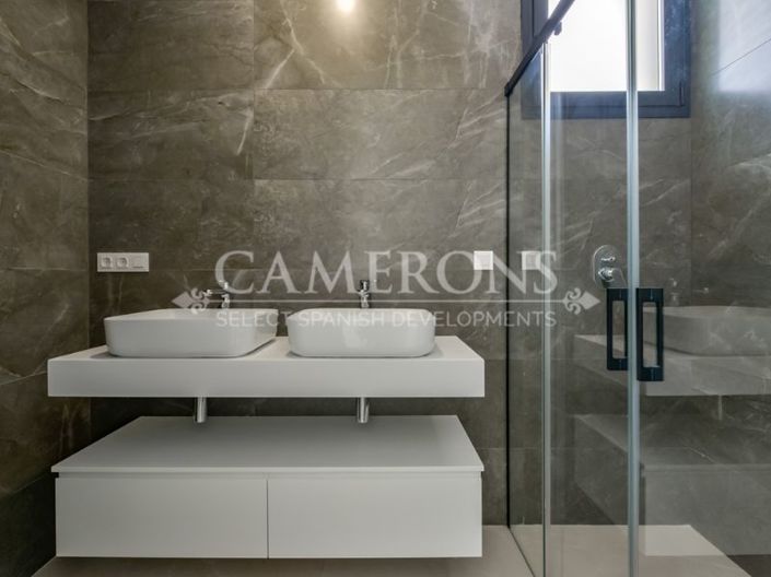 Image No.21-4 Bed Property for sale