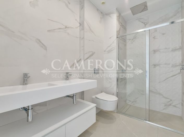 Image No.22-4 Bed Property for sale