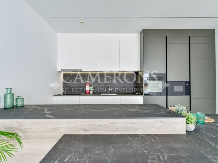 Image No.27-4 Bed Property for sale