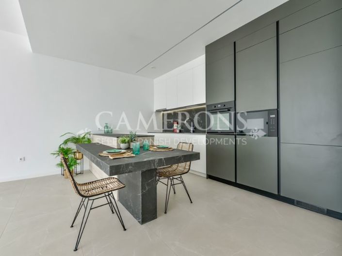 Image No.28-4 Bed Property for sale