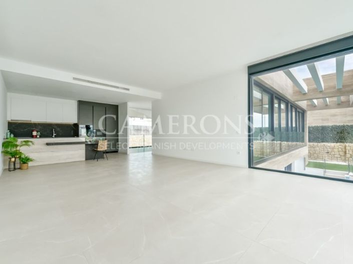 Image No.29-4 Bed Property for sale