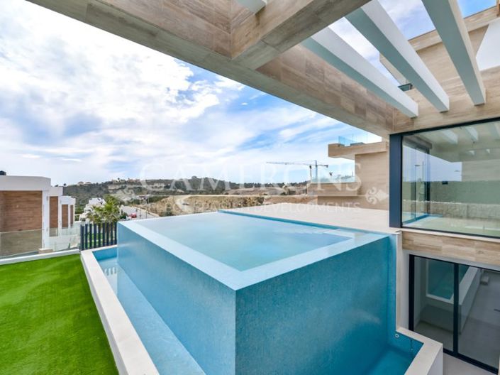 Image No.6-4 Bed Property for sale