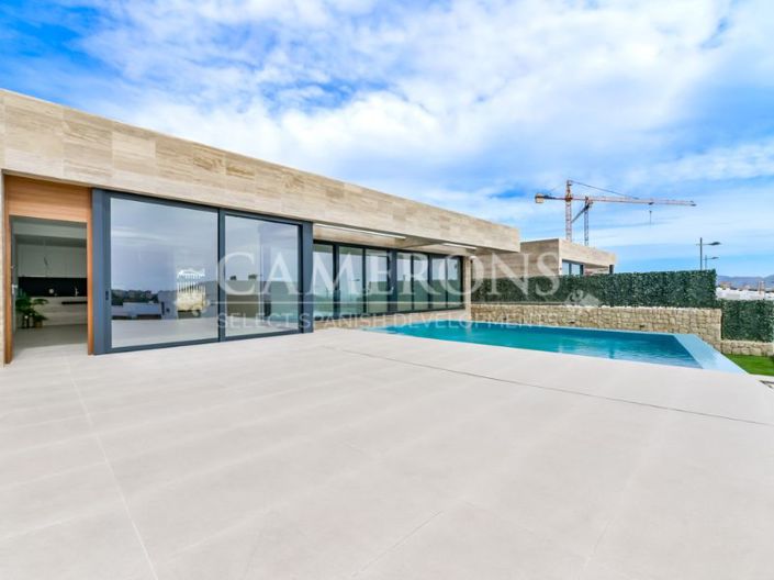 Image No.7-4 Bed Property for sale