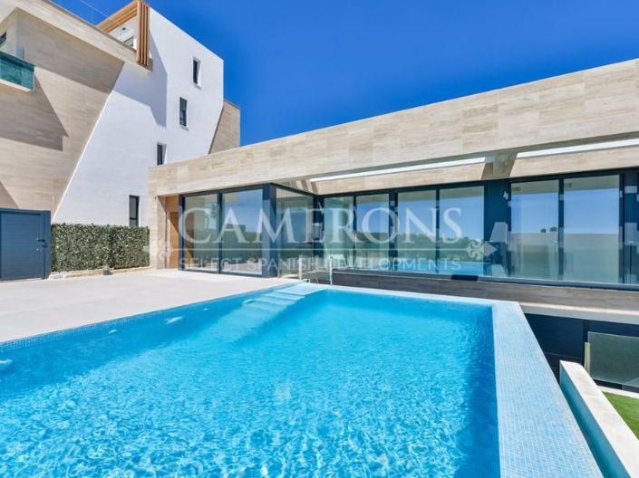 Image No.8-4 Bed Property for sale