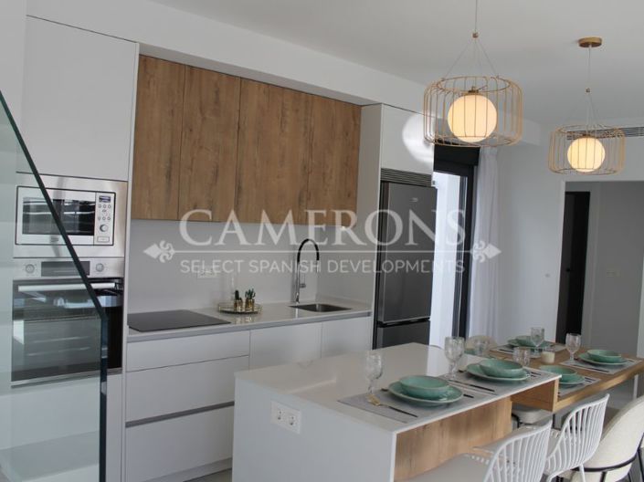 Image No.10-2 Bed Property for sale