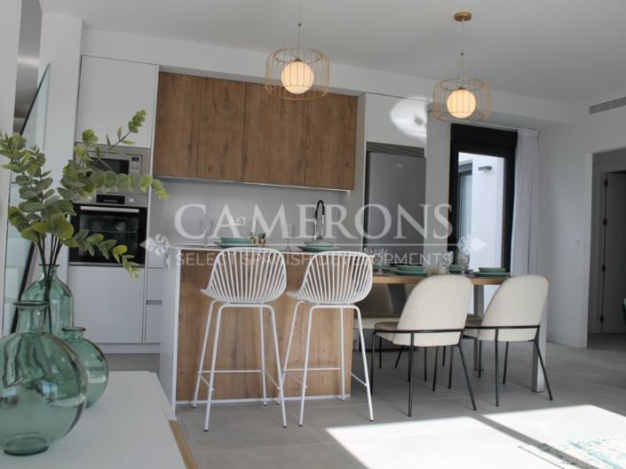 Image No.11-2 Bed Property for sale