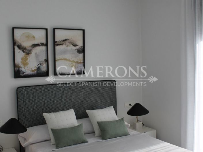 Image No.15-2 Bed Property for sale