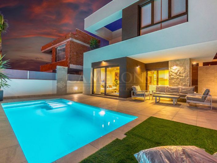 Image No.4-3 Bed Villa for sale