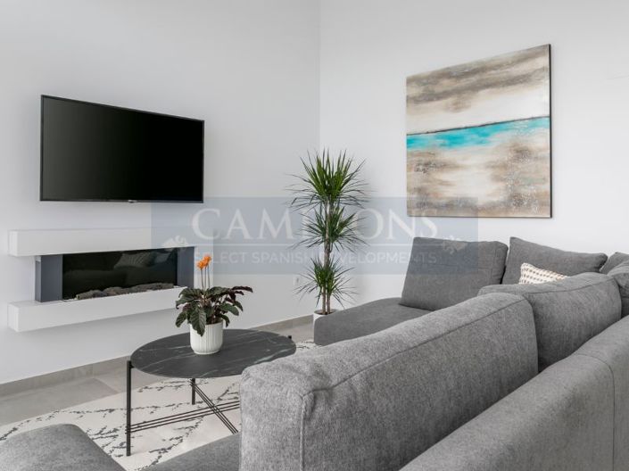 Image No.18-3 Bed Property for sale