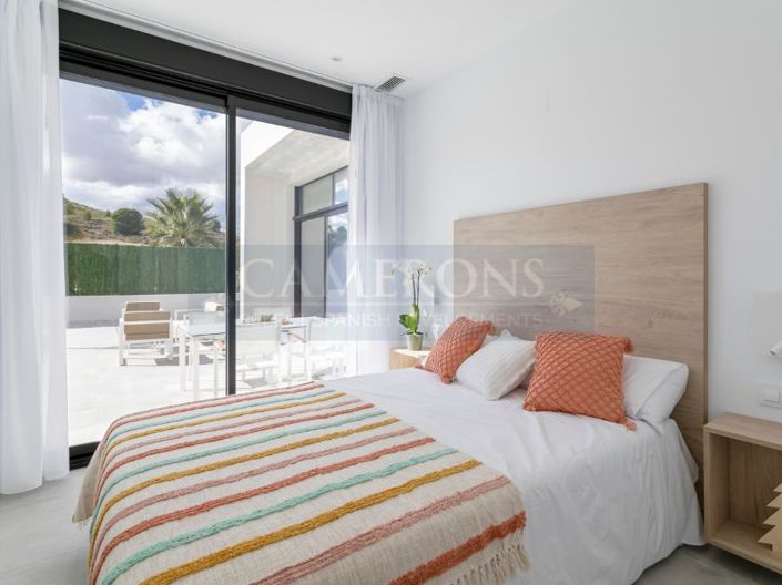 Image No.22-3 Bed Property for sale