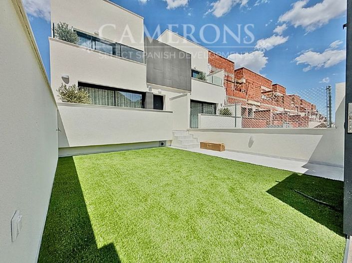 Image No.8-3 Bed Townhouse for sale