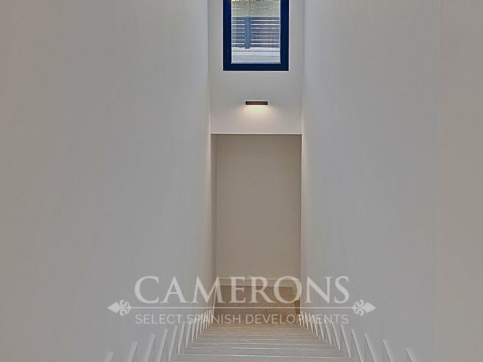 Image No.12-3 Bed Property for sale