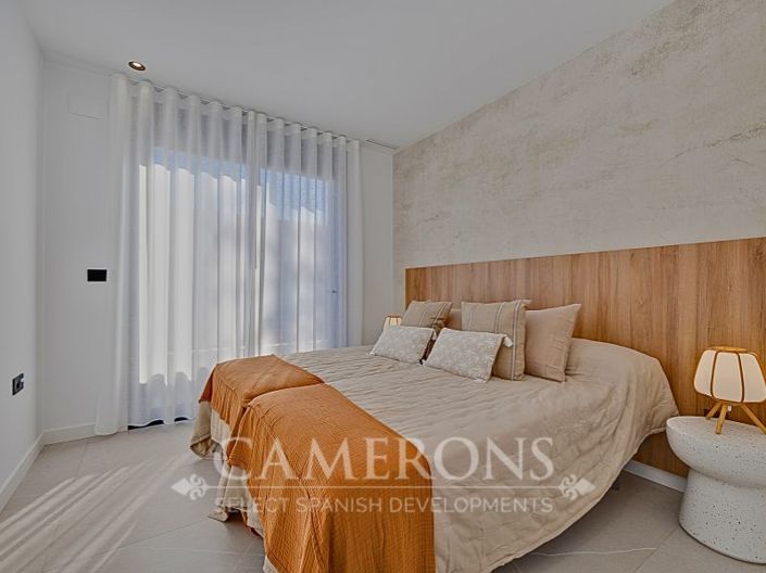 Image No.13-3 Bed Property for sale