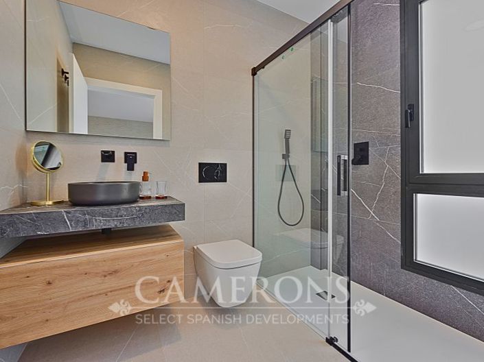 Image No.15-3 Bed Property for sale