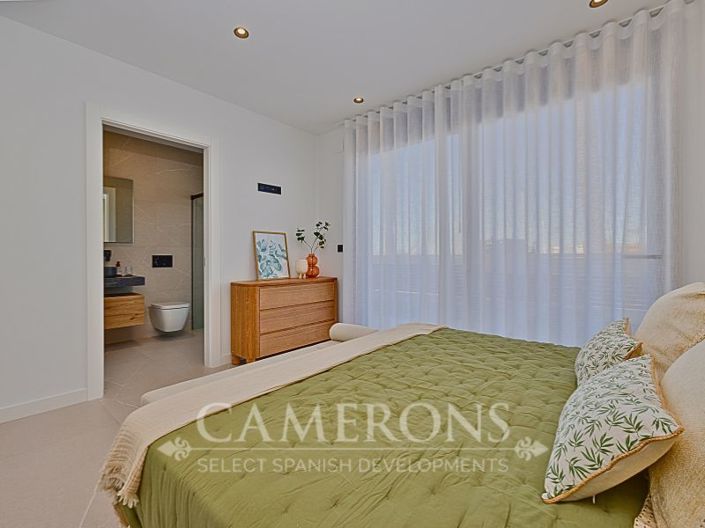 Image No.16-3 Bed Property for sale