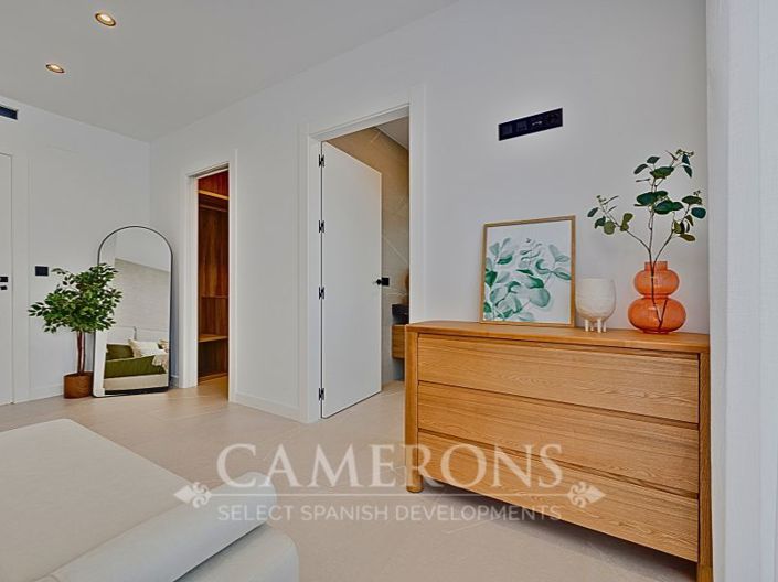 Image No.17-3 Bed Property for sale