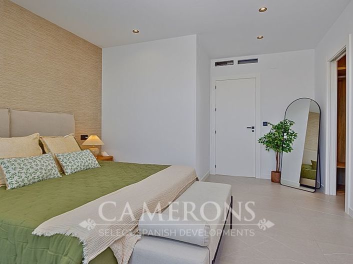 Image No.19-3 Bed Property for sale