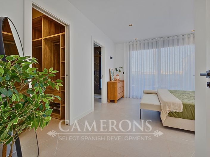 Image No.20-3 Bed Property for sale