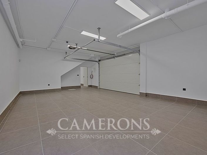 Image No.32-3 Bed Property for sale