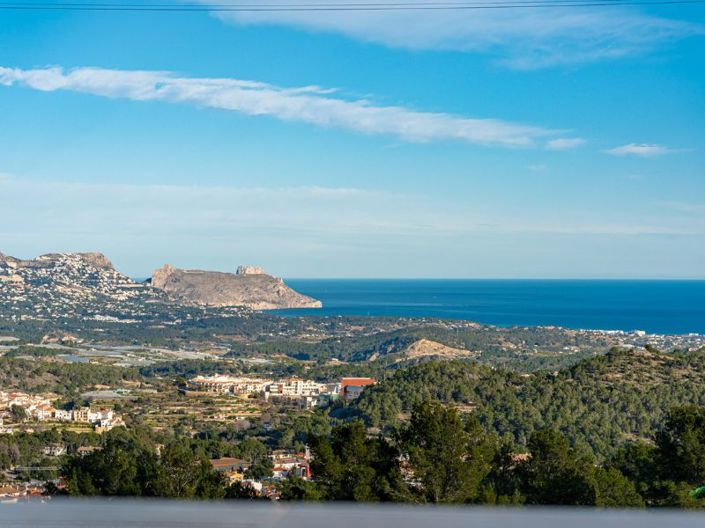 Image No.10-3 Bed Property for sale