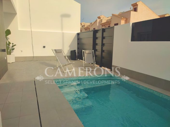 Image No.10-3 Bed Property for sale