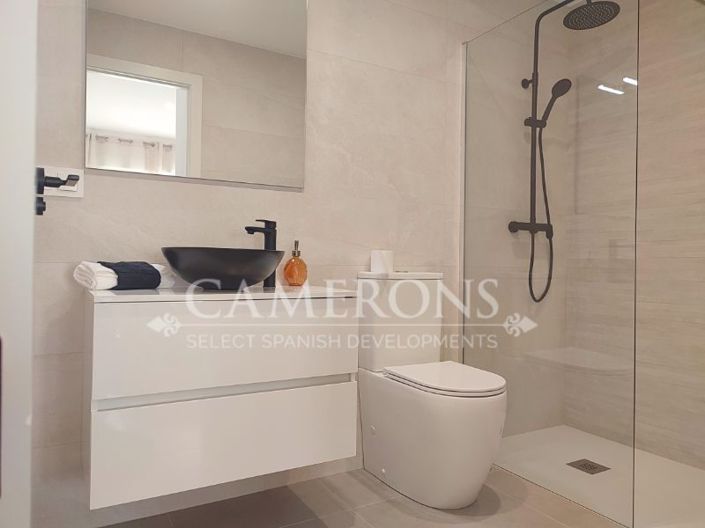 Image No.16-3 Bed Property for sale