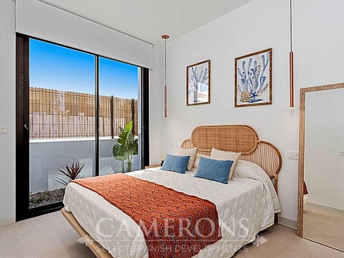 Image No.12-3 Bed Property for sale