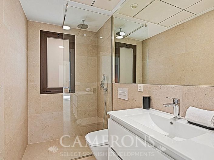 Image No.14-3 Bed Property for sale