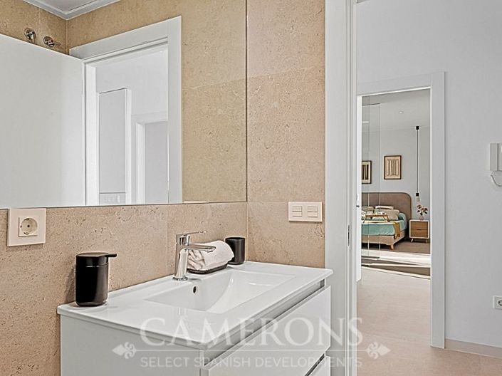 Image No.15-3 Bed Property for sale