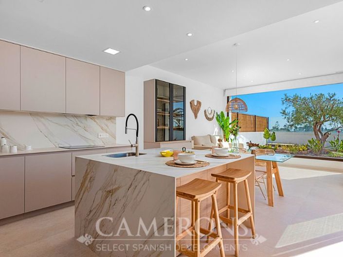 Image No.8-3 Bed Property for sale